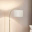 Grande lampe sur pied en laiton 65 po avec abat-jour tambour ivoire et interrupteur au pied 65 po