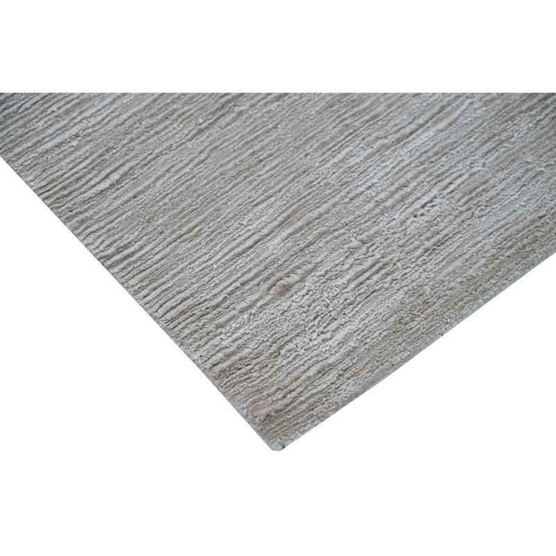 Hand Knotted Silk Area Rug in Light Beige/Ivory, Rectangle 5' x 8'