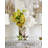 Vandas et cymbidiums dans un vase