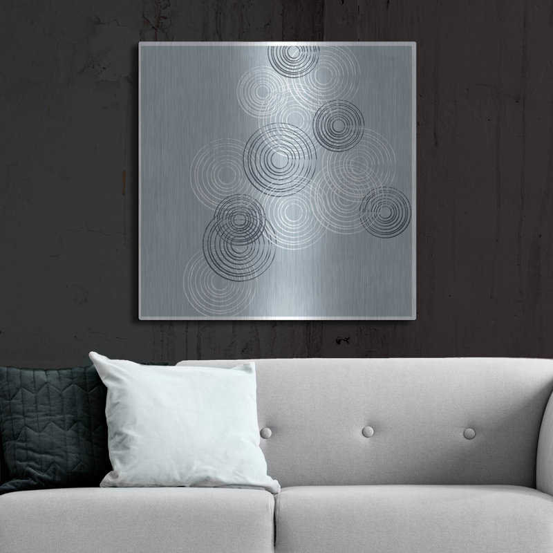 «Blue and White Big Abstractred tissé cercles» par Sabrina Balbuena, art mural en métal, H 36 po x l 36 po
