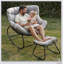 Chaise berçante avec repose-pieds, repose-pieds en osier toutes saisons et coussins moelleux pour un confort ultime