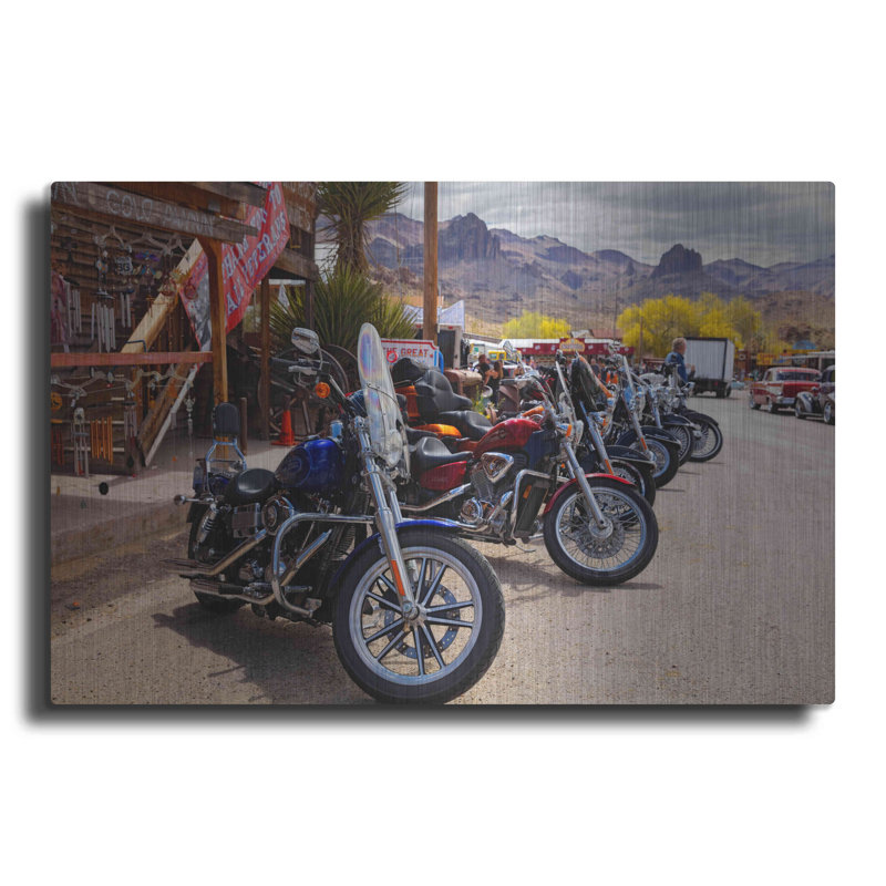 «Route 66 Fun Run Oatman Motorcycles» par Mike Jones - impression sans cadre sur métal, H 12 po x l 16 po x P 0,13 po