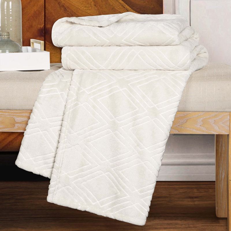 Ivory King Diamond Pattern Fleece Faux Fur Blanket