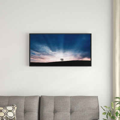 «Flock of Birds and Lonely Tree», reproduction de photo sur toile tendue encadrée