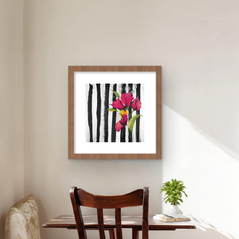 Fleurs sur rayures noires et blanches - reproduction encadrée