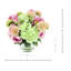 Hortensias, pivoines et tulipes disposés dans un vase en verre