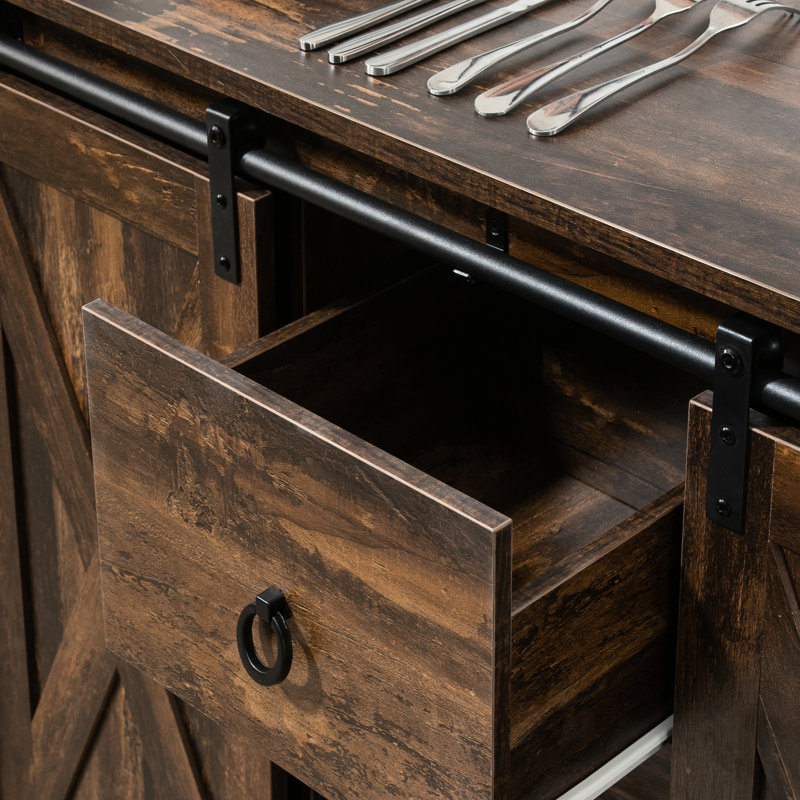 Buffet rustique brun - Style industriel avec portes coulissantes de style grange, 3 tiroirs, étagères réglables pour salle à manger intérieure, tiroirs et