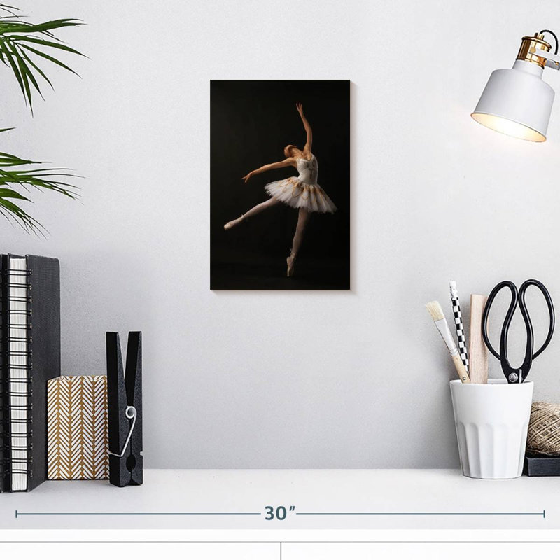 Ballerine passionnée, H 12 po x l 8 po