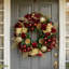 Couronne de Noël 26 po avec hortensias, ornements et boucles