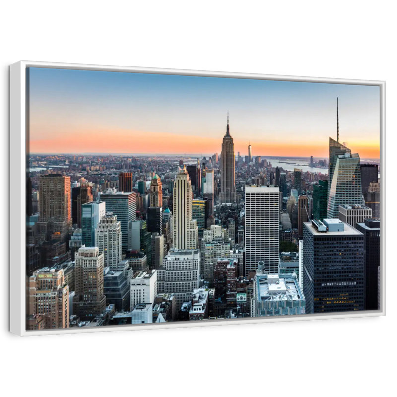 New York au coucher du soleil, Cadre flottant blanc, 37 po x 25 po