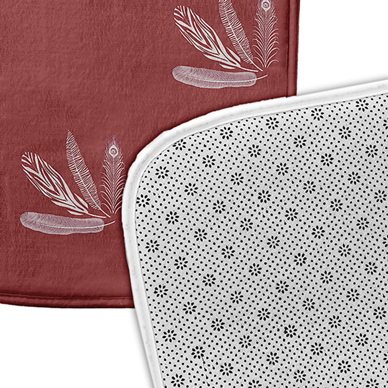 Tapis de bain à motif de plumes, L 17 po x L 24 po, Rouge