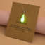 Un pendentif en cristal fluorescents lumineux colliers dans le cristal foncé pendentifs chaîne de pierre hexagonale colliers cadeau de Noël-132571845