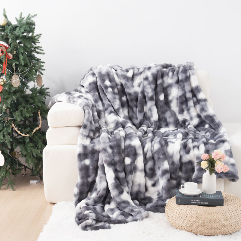 Cozy and Comfortable Faux Fur Blanket A soft, plush blanket perfect for sofas, featuring a fluffy, thick, and plush texture. Ideal for sofas, bedrooms, and living rooms.