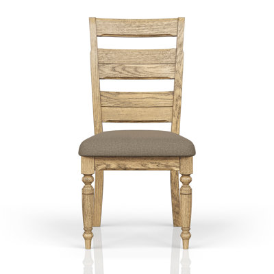 Chaise d'appoint 2 places au fini rustique, idéale pour les intérieurs traditionnels. Dossier ergonomique à lattes, pieds avant tournés, siège rembourré taupe, structure robuste en bois massif. Profondeur : 49,7 cm, largeur : 43,2 cm, hauteur : 97,7 cm.