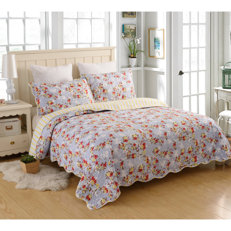 Polyester Floral Quilt, Queen Quilt + 2 Shams