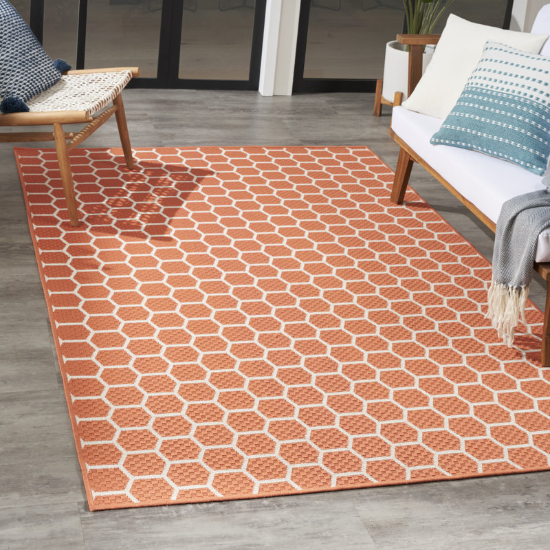 Casie Geometric Reversible Indoor / Outdoor Area Rug in Orange, Rectangle 4' x 6'