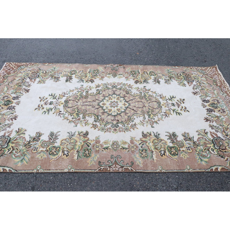 Grand tapis turc rétro blanc idéal pour décorer une chambre à coucher ou une salle à manger bohémienne