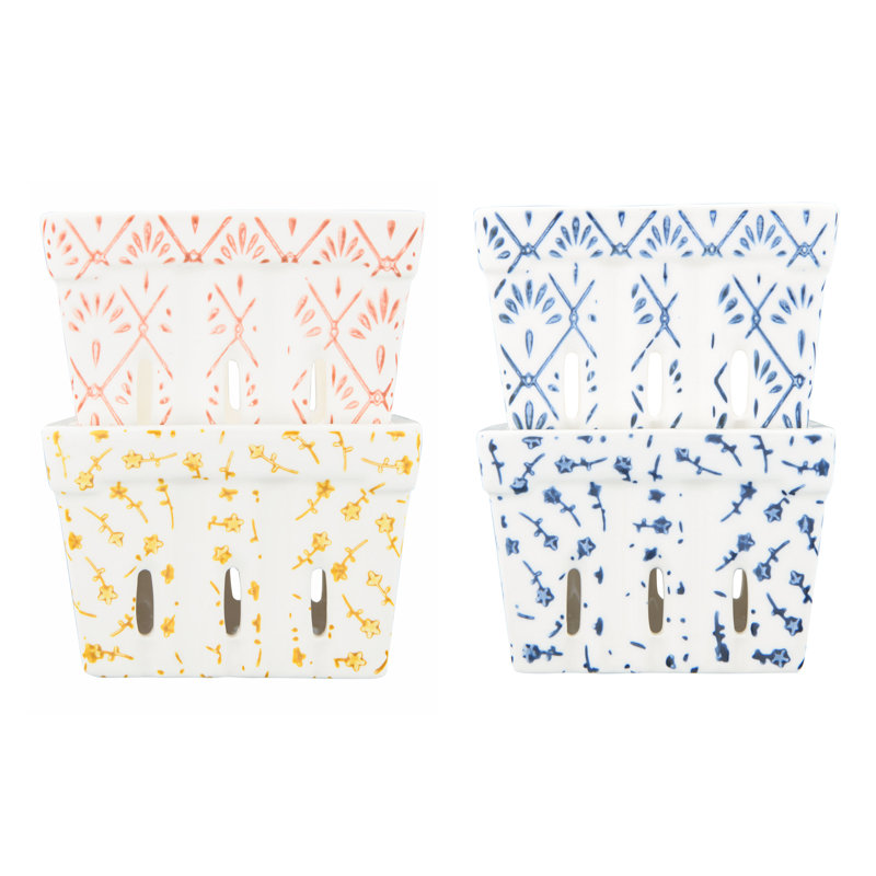 Paniers en grès avec baies et motifs estampés