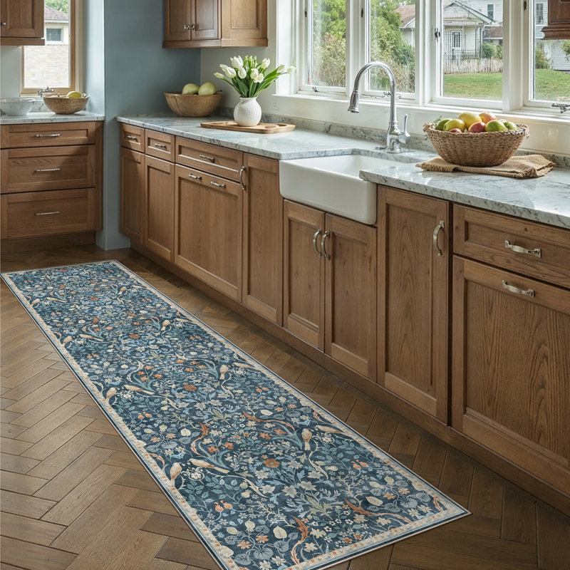 Tapis floral lavable en machine avec envers antidérapant Guston, Navy, 0.28", Tapis de couloir 2 pi x 8 pi