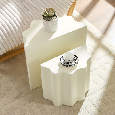 Table basse 2 pièces en fibre de verre, bords ondulés, élégant et contemporain, sans assemblage, 21,73 po de profondeur, pour petite chambre à coucher 2 pièces, table de bout, élégant minimaliste, centre de salon