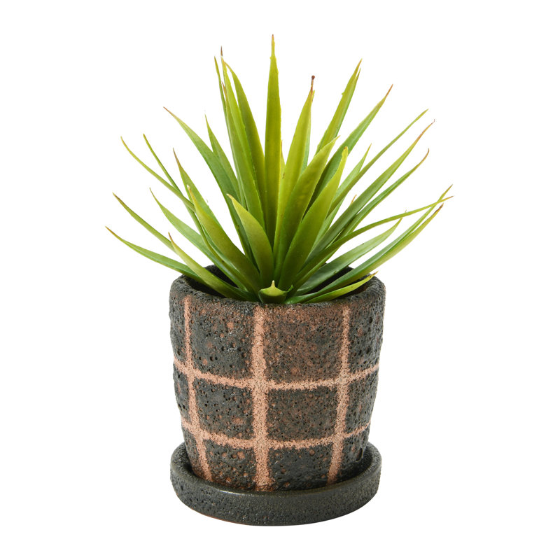 Leyburn Terracotta Planter with Saucer & Grid Pattern