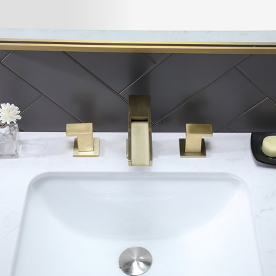 Robinet de salle de bain espacé en nickel brossé avec conduites d'alimentation