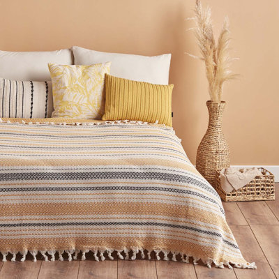 Linea Striped Bedspread With Tassels