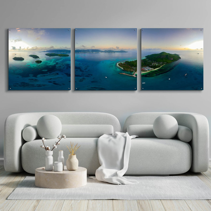 «Seychelles - Mahe from the Sky» par Epic Portfolio, art mural en verre acrylique, ensemble de 3 pièces, H 36 po x l 108 po