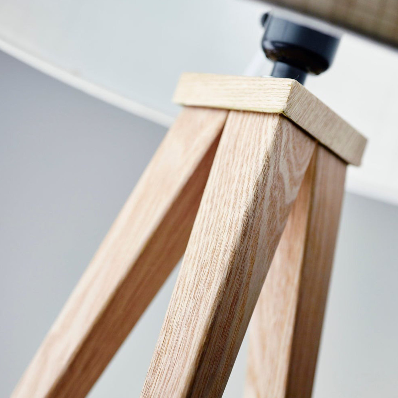 Cas Tripod Table Lamp