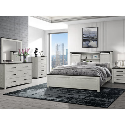 Grand lit beige à profil bas avec tête de lit bibliothèque et barre noire, structure en bois massif et style transitionnel pour la chambre à coucher, bois d'hévéa, structure en bois avec sommier tapissier, couleur