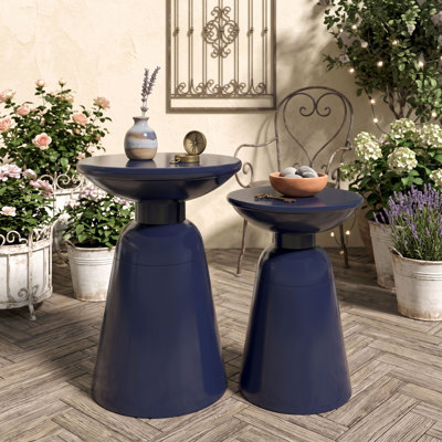 Ensemble de tables d'appoint d'extérieur modernes en fer thermolaqué sur pied