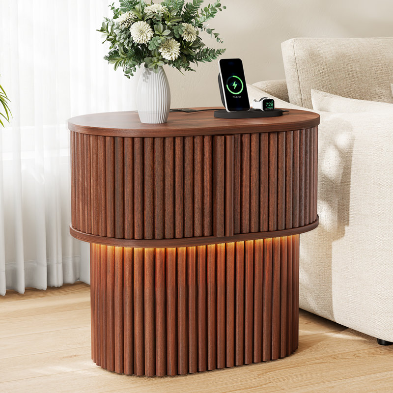 Table de bout cannelée avec lumière DEL et station de charge, table d'appoint ovale Mid-Century avec rangement, Noyer