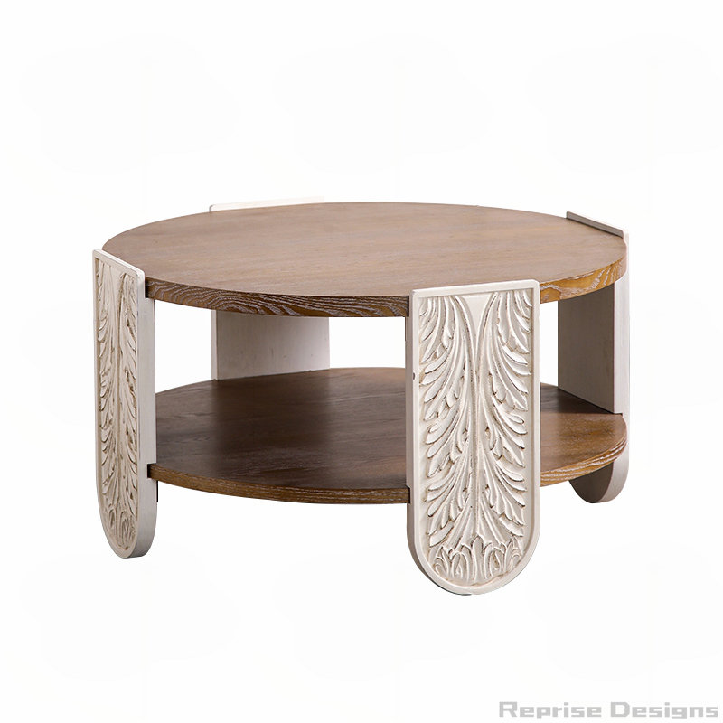 Table basse sculptée en bois avec rangement double couche, alliant charme rétro et fonctionnalité moderne pour tout espace de vie.