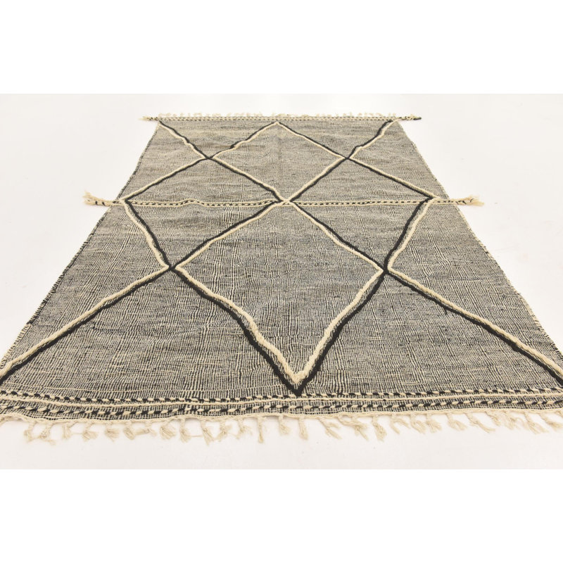 Tapis noir Kalmanovitz