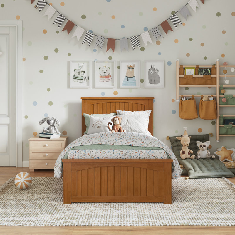 Lit plateforme en bois massif à profil bas Nantucket avec pied de lit assorti, Simple, Caramel clair