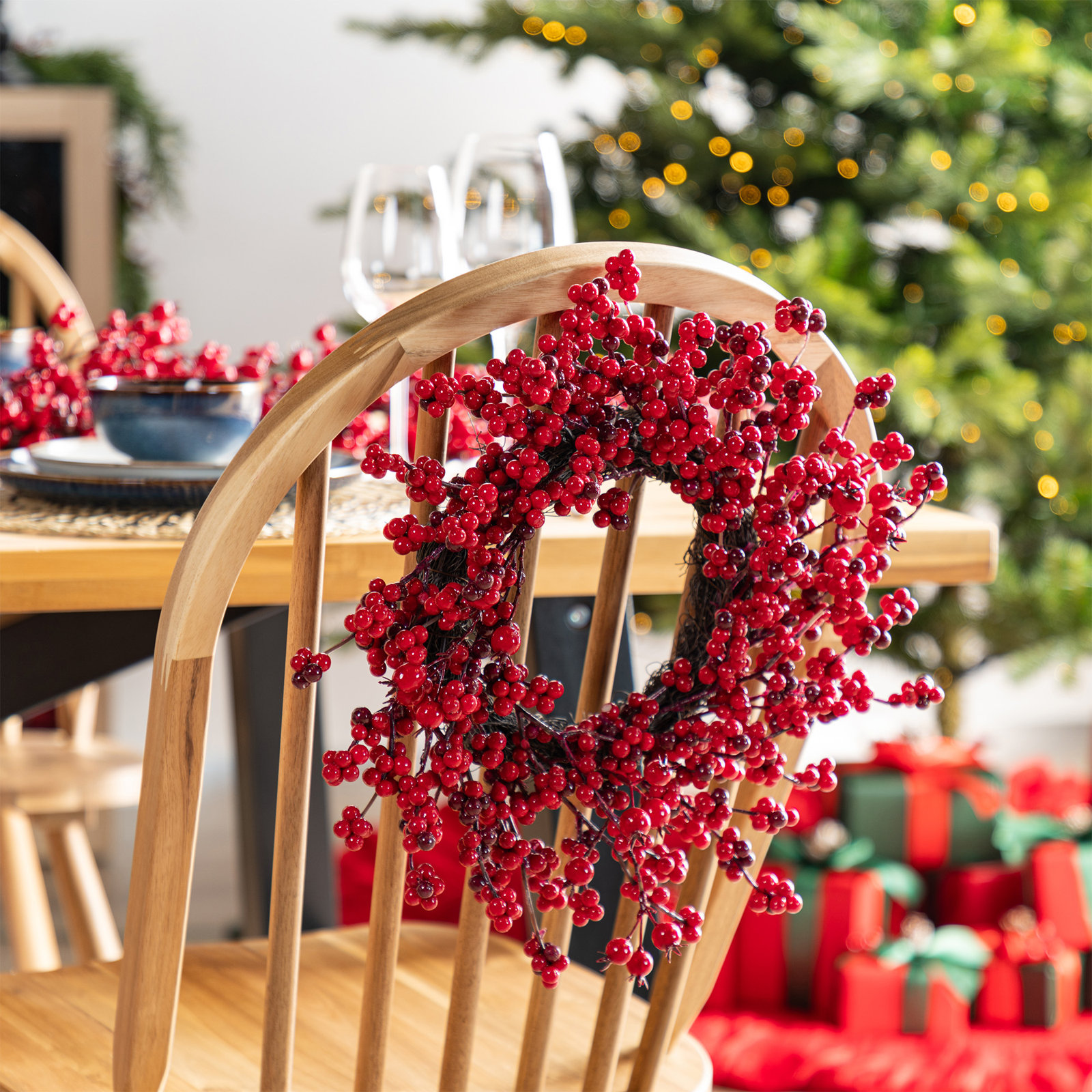 Nena 14" Berry Wreath Set