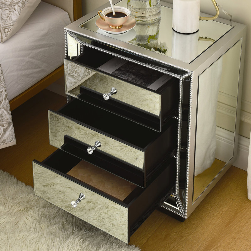 Armoire à miroir en argent avec trois tiroirs - Organisez votre chambre à coucher élégante en 3 pour un look gracieux