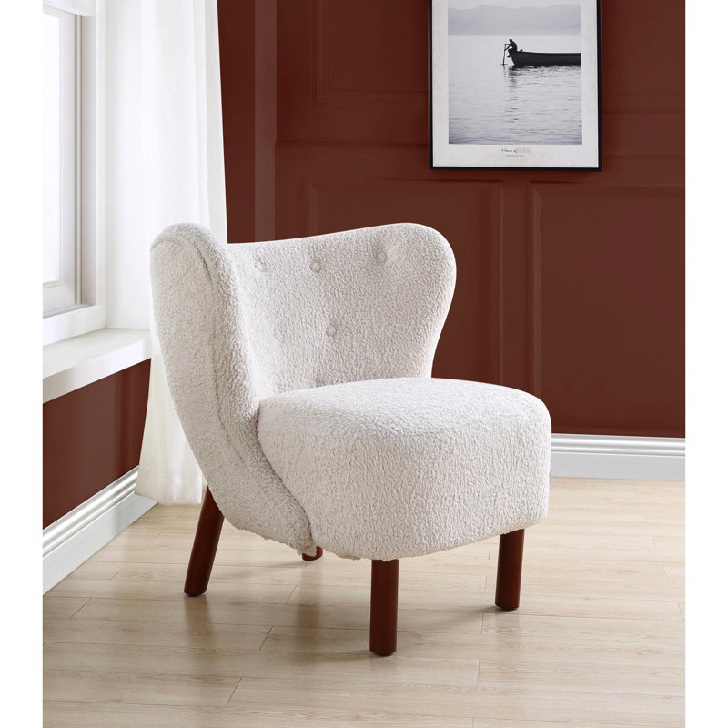 Fauteuil à oreilles blanc avec siège en mousse et pieds en bois