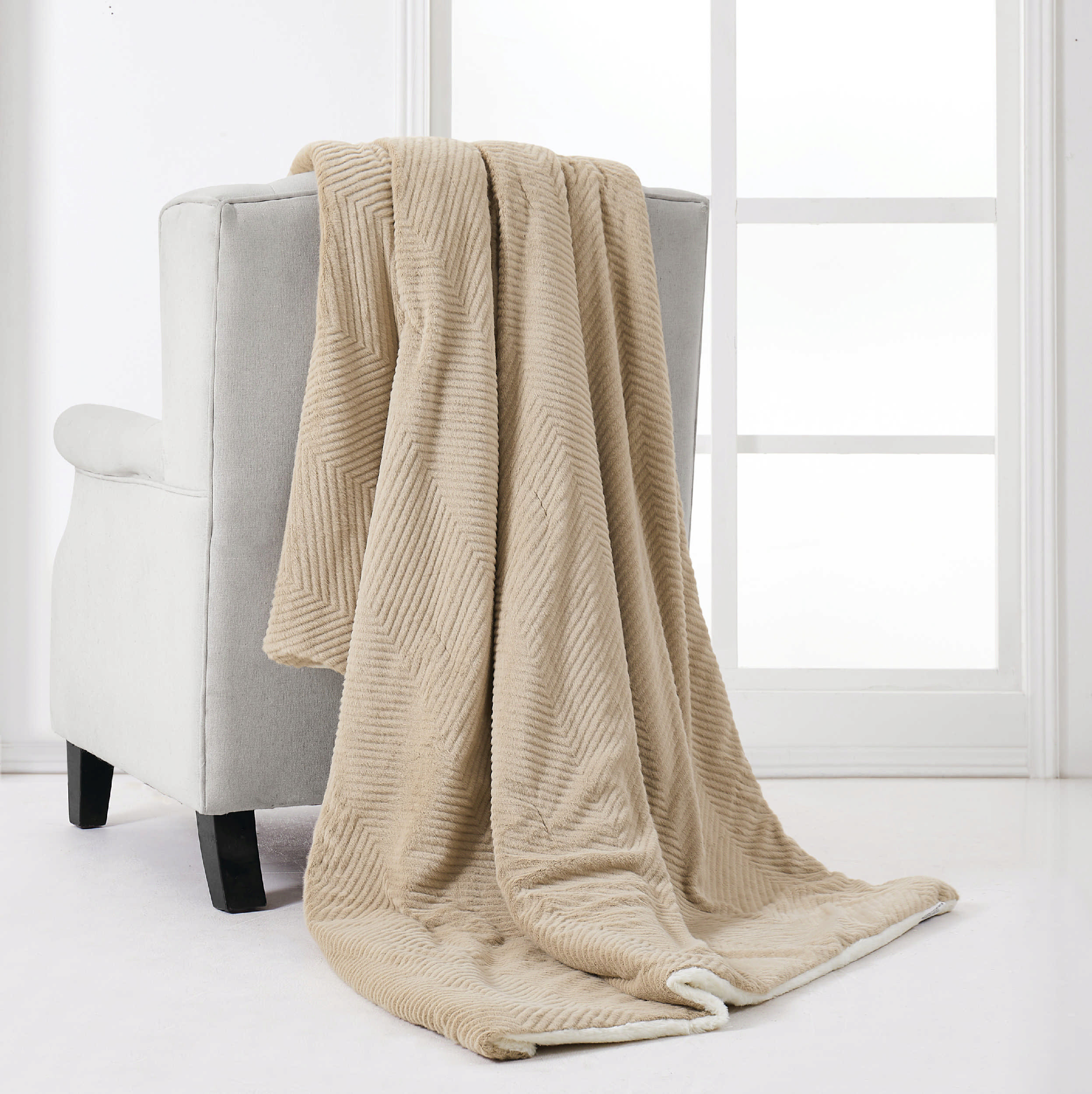 5th Avenue Lux Lush Chevron 50x70 Throw in Gift Box & Reviews | Wayfair