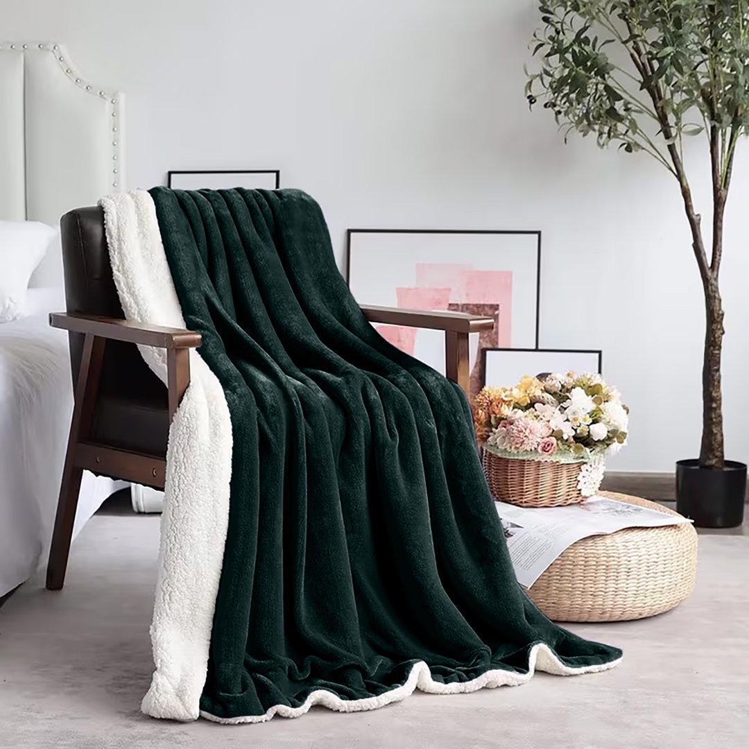 Super Soft Sherpa Fleece Blanket – Reversible Cozy Throw, 240 GSM