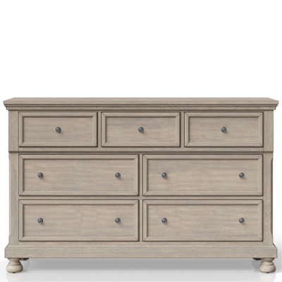 Commode à sept tiroirs