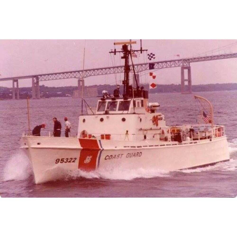 Modèle de navire USCG Cape Horn (WB-95322), H 10 po x l 30 po x P 5 po