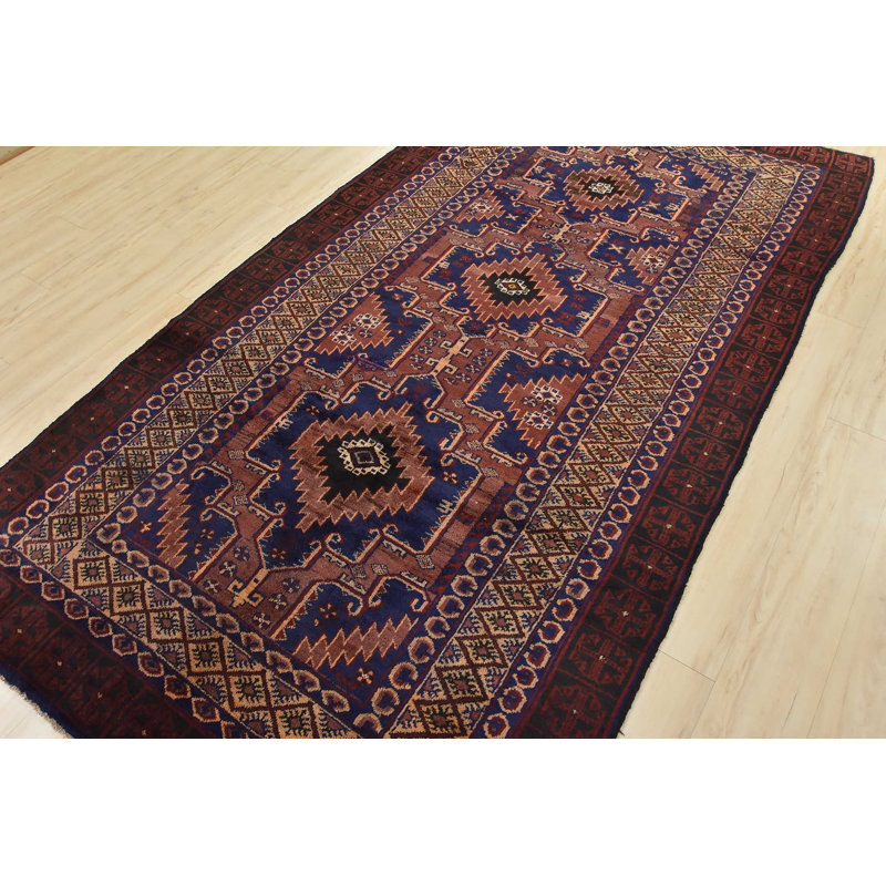 Tapis 5 pi 4 po x 9 pi 9 po