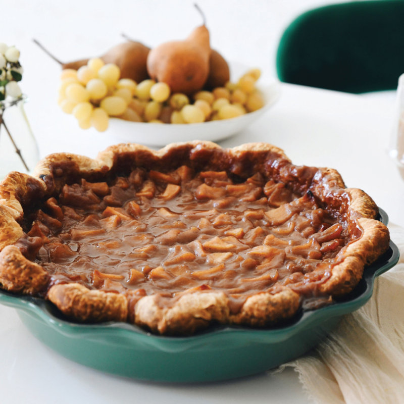 Le Creuset Stoneware Set Of 2 Heritage Fluted Pie Dish 9 In, Gray