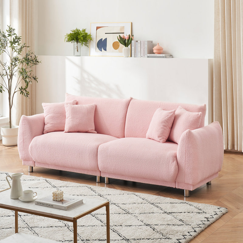 Canapé compact en molleton avec quatre coussins décoratifs, parfait pour un appartement confortable et peu encombrant, Rose