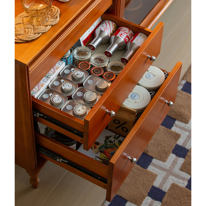 Armoire à buis de style médiéval