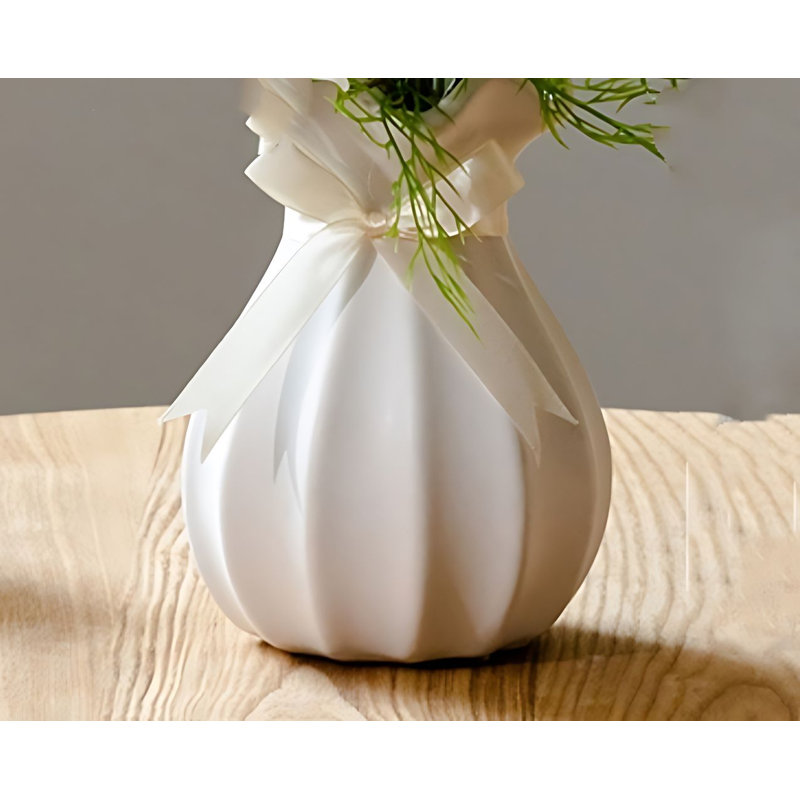Daisy Arrangement in Vase, Purple