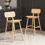 Ensemble de 2 tabourets de bar en bois à finition naturelle avec dossier en rotin pour le bar à manger et à la maison-116894243