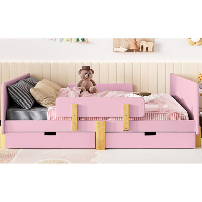 Lit plateforme rose avec rangement et structure en bois massif, rail, tablette pour le confort de la chambre à coucher Mélange esthétique fonctionnel