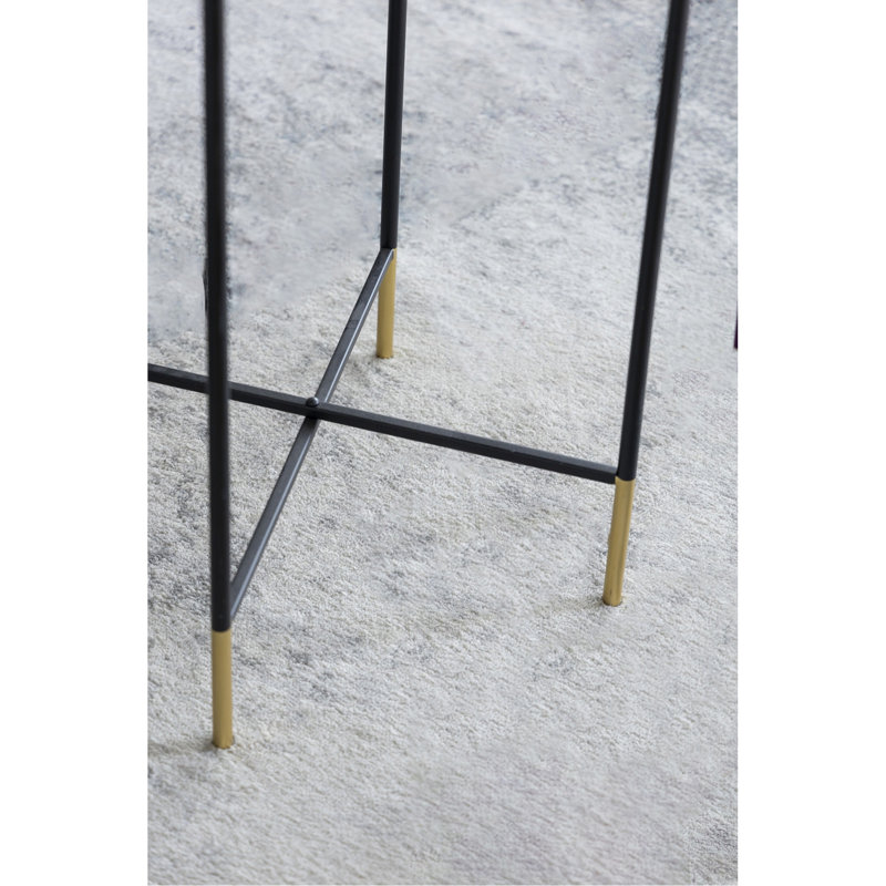 Ensemble de 2 tables d'appoint en fer doré et noir avec plateau en verre, L: P18 x 23,5 po: P 16 x 20 po